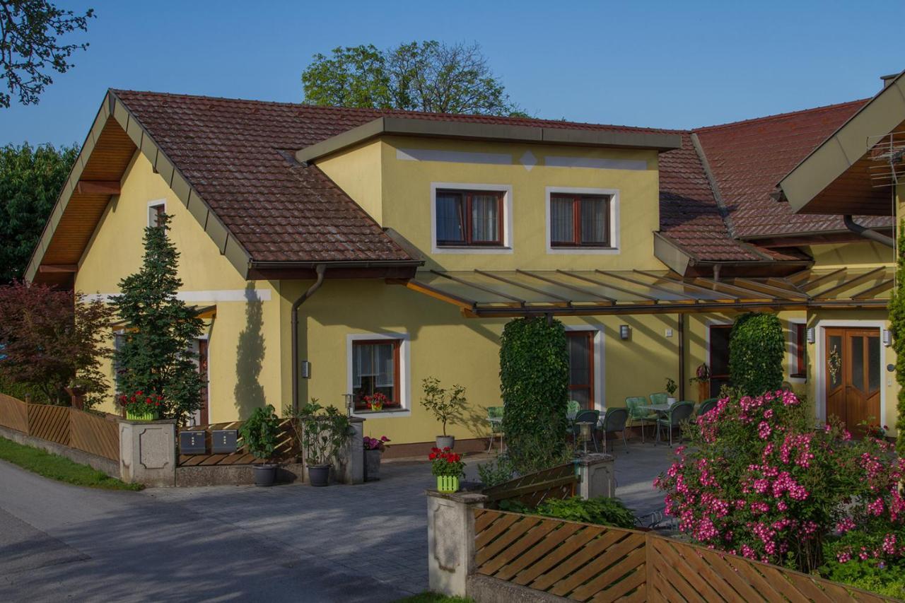 Privatzimmer Und Ferienwohnungen Leeb Persenbeug Ngoại thất bức ảnh