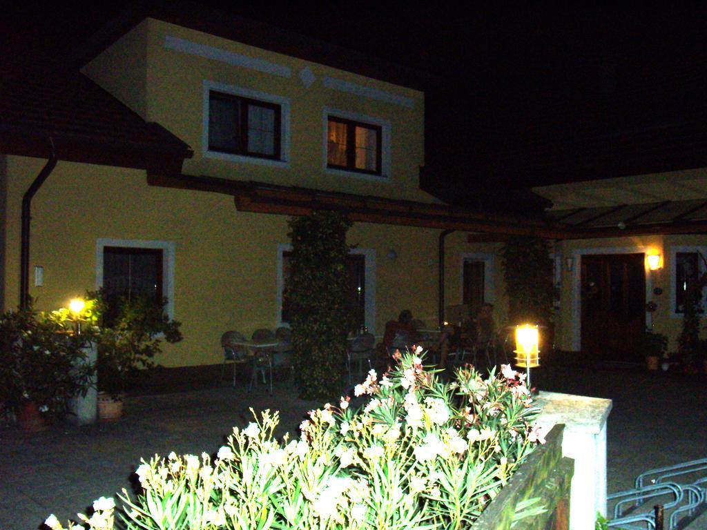 Privatzimmer Und Ferienwohnungen Leeb Persenbeug Ngoại thất bức ảnh